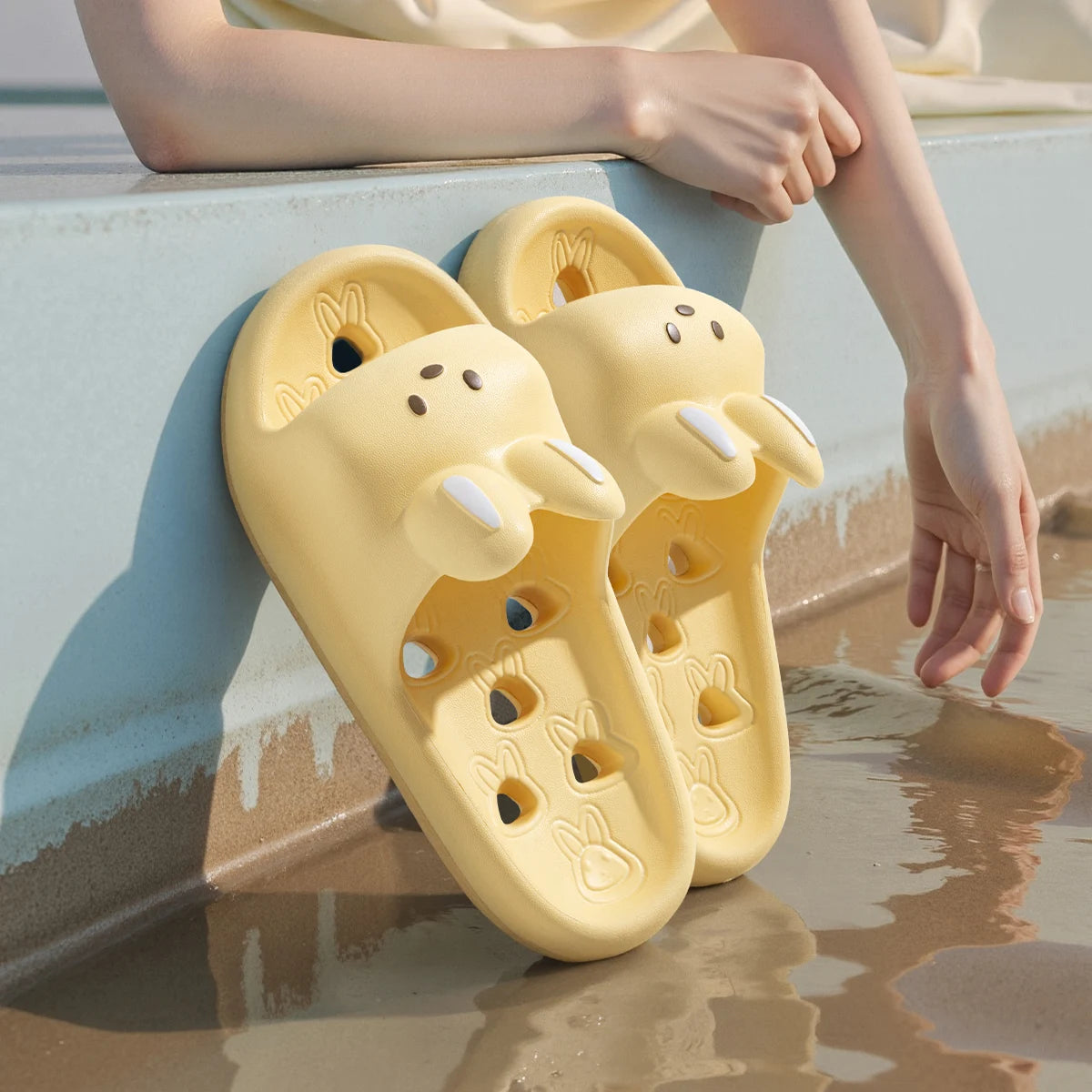 Cartoon Women Bathroom Slippers Cute Non-Slip Leaky Sandals Fashion Thick Bottom Slides Home Men Quick Drying Flip Flops